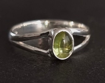 Small Peridot Ring, Cab 925 Sterling Silver Ring, August Birthstone, Wedding Jewellery, Solitaire Ring, Green Gemstone, Mistry Gems, R3PCAB