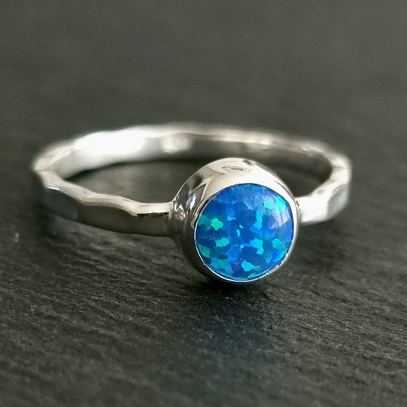 Bague avec opale bleue hotsell