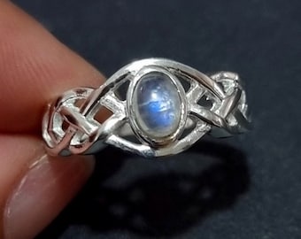 Silber-Collier Keltischer Knoten Mit Regenbogen Mondstein, Aus 92