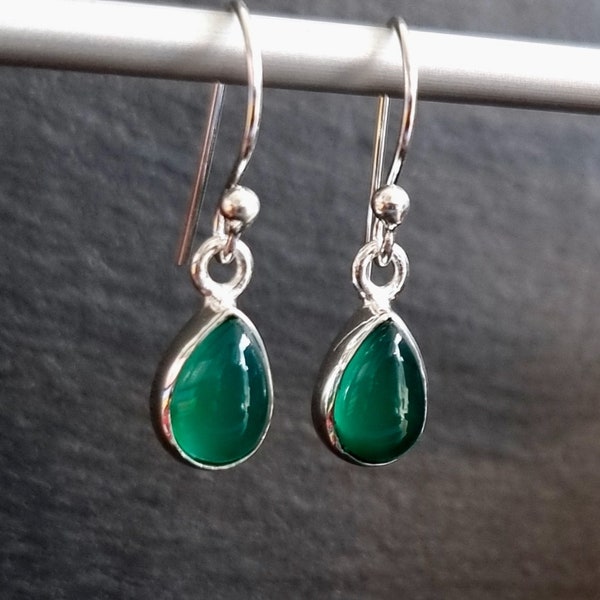 Small Green Onyx Earrings, Teardrop 9mm x 6mm 925 Silver Earrings, Green Gemstone, 7th Anniversary, Green Earrings, Mistry Gems, E5GO