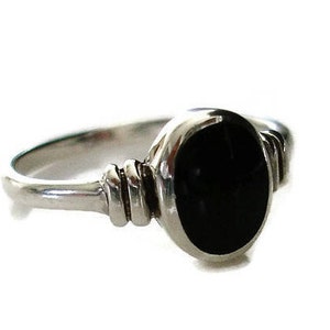 Black Onyx Enamel Oval Ring with Silver Detail on Band, Solitaire Ring, Simple Ring,Everyday Ring, Boho Ring, Dainty Ring, Mistry Gems, R31O