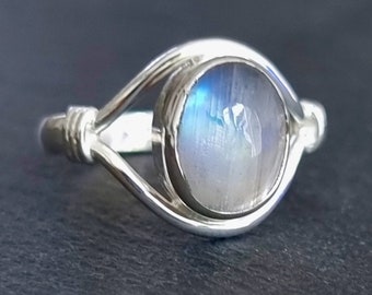 Rainbow Moonstone Ring, 925 Silver Ring Women, Iridescent Blue Gemstone, Boho Jewellery, June Birthstone, Everyday Ring, Mistry Gems, R13M