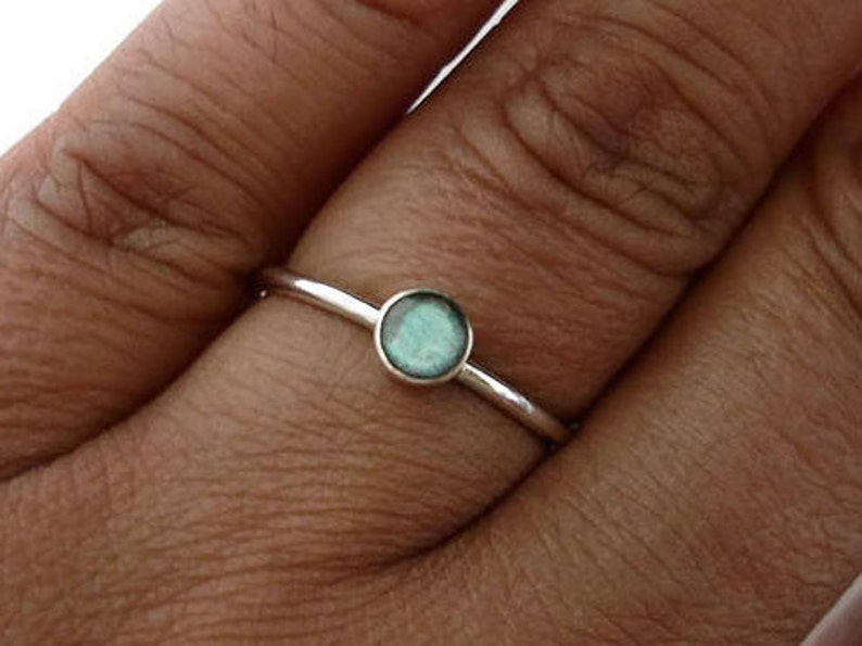 Solitaire Ring R21LAB Silver Ring Women Iridescent Gemstone Stacking Ring Birthstone Mistry Gems Facetted Labradorite Ring Boho Ring