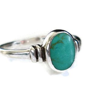 Turquoise Oval Ring with Silver Detail on Band, Solitaire Ring, Turquoise Ring, Everyday Ring, Boho Silver Ring, Mistry Gems, R31T