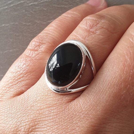 Sterling Silver Bezel 12mm Oval Onyx Men's Ring Sterling Silver Bezel 12mm Oval Onyx Men's Ring