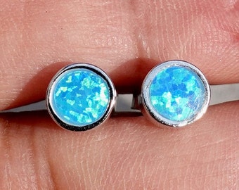 Blue Opal Studs, Sterling Silver Opalique Ronde Oorbellen, Blue Opal Oorbellen, Lab Gemaakt Opaal, Oktober Birthstone, Mistry Gems, E2299