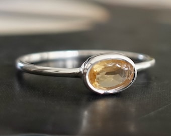 Pierścień z cytrynem owalnym unisex, poziomy kamień 925 srebro, pierścień do układania w stosy, żółty pierścionek z soliterem, kamień urodzinowy listopada, Mistry Gems, R151CIT