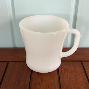 One Federal White Milk Glass D Handle Mug