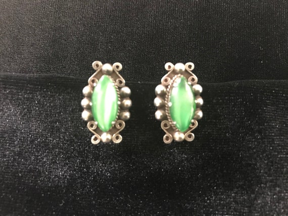 Vintage Pre-Eagle Silver and Green Stone Earrings - image 6