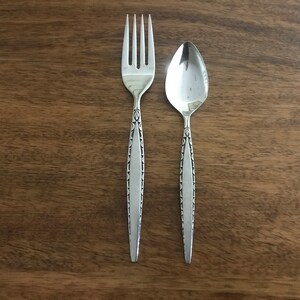 thumbnail interactive-video image 1 of Oneida Toddletime Stainless Steel Baby/Youth Flatware Set - Glossy Silver (Used, Great Cond.) 1 of 11