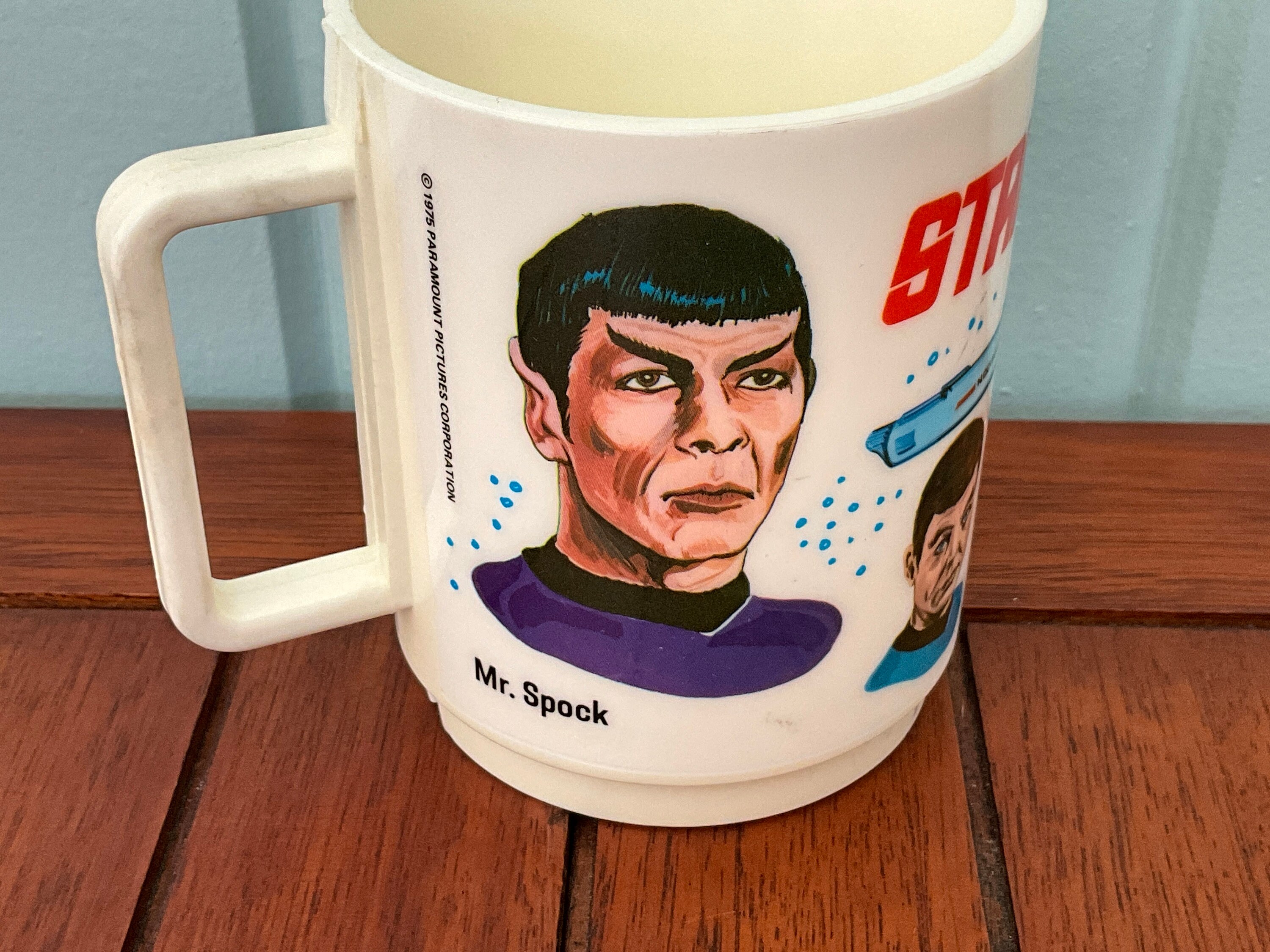 Star Trek: The Original Series Glücksdoktor Weiß Tasse – Paramount Shop Star Trek: The Original Series Glücksdoktor Weiß Tasse – Paramount Shop