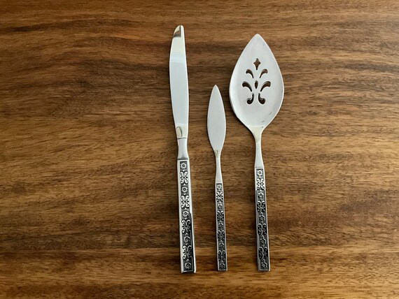 One Oneida Distinction Deluxe Stainless Steel Flatware One Oneida Distinction Deluxe Stainless Steel Flatware