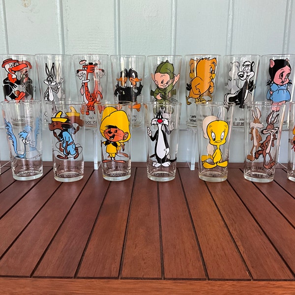 One 1973 Brockway Looney Tunes Warner Brothers Pepsi Collector Series Glass - Black / White Lettering, Logo on Side - Replacement Glasses