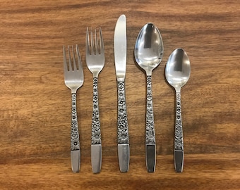 Vintage Riviera Daisy Flatware Set 67 Piece Moana Pattern