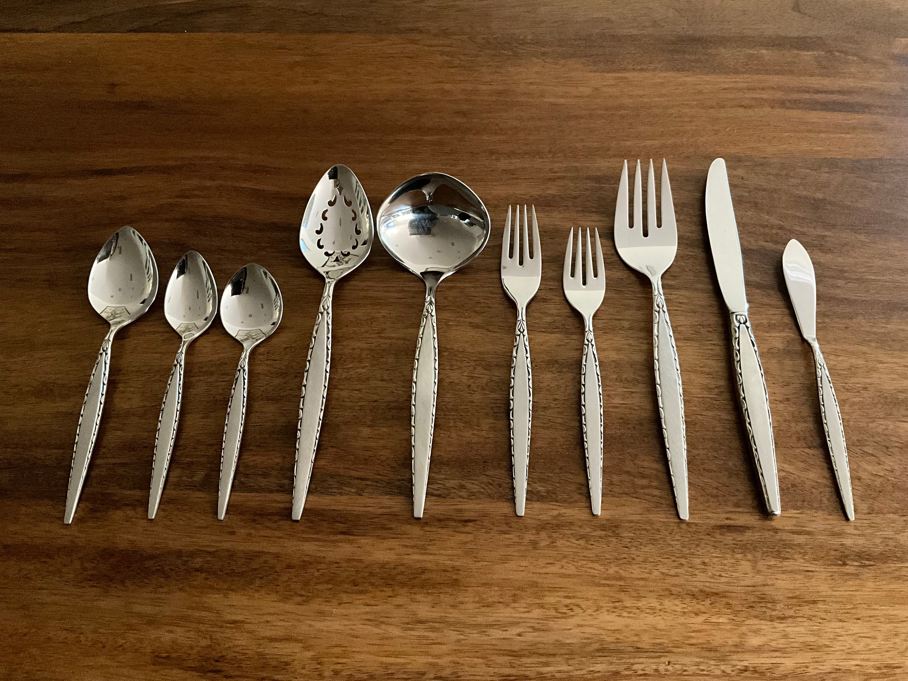 ONEIDA Louisiana Stainless Steel Flatware - You Choose The Piece! - Glossy Floral
