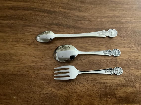 Oneida Silver Stainless Strawberry Shortcake Silverware / Flatware
