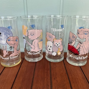 1982 E.T. The Extra-Terrestrial Limited Edition Pizza Hut Collector Series Glasses - Discoloration, Scratched