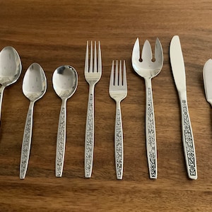 One Stanley Roberts Rogers Stainless Flatware / Silverware - La Spana - Replacement Pieces
