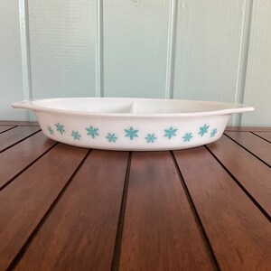 Pyrex Snowflake - Turquoise On White - Divided Casserole Dish