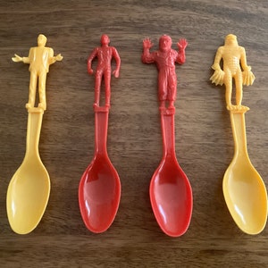 One Zoo-Piks Monster I-Scream Spoon - Frankenstein, The Mummy, Wolfman, The Creature from the Black Lagoon, Universal Monster Plastic Spoons