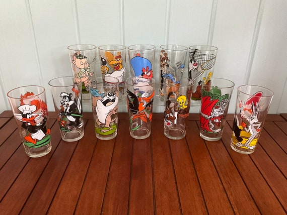 One 1976 Looney Tunes Warner Bros. Pepsi Collector Series Glass