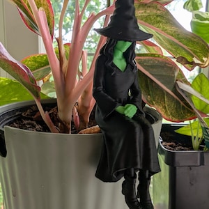 Witch Pot Hanger | Halloween Planter Decor | Witch Plant Pot Sitter | Gothic Houseplant Decor | Witchy Plant Gift image 6