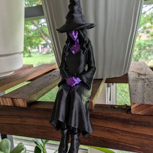 Décoration d'étagère sorcière | Décoration sorcière colorée | Décoration d'étagère Halloween | Accessoire gothique pour la maison | Cadeau pour les amoureux des sorcières | Décoration imprimée en 3D en PLA image 4
