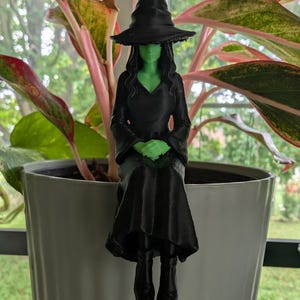 Witch Pot Hanger | Halloween Planter Decor | Witch Plant Pot Sitter | Gothic Houseplant Decor | Witchy Plant Gift image 3