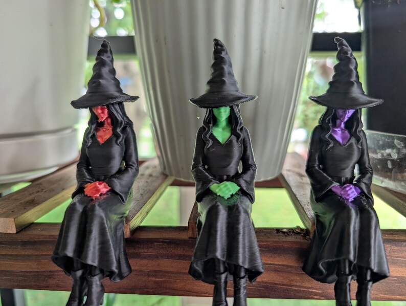 Décoration d'étagère sorcière | Décoration sorcière colorée | Décoration d'étagère Halloween | Accessoire gothique pour la maison | Cadeau pour les amoureux des sorcières | Décoration imprimée en 3D en PLA Vert