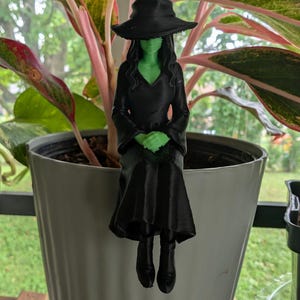 Witch Pot Hanger | Halloween Planter Decor | Witch Plant Pot Sitter | Gothic Houseplant Decor | Witchy Plant Gift image 5