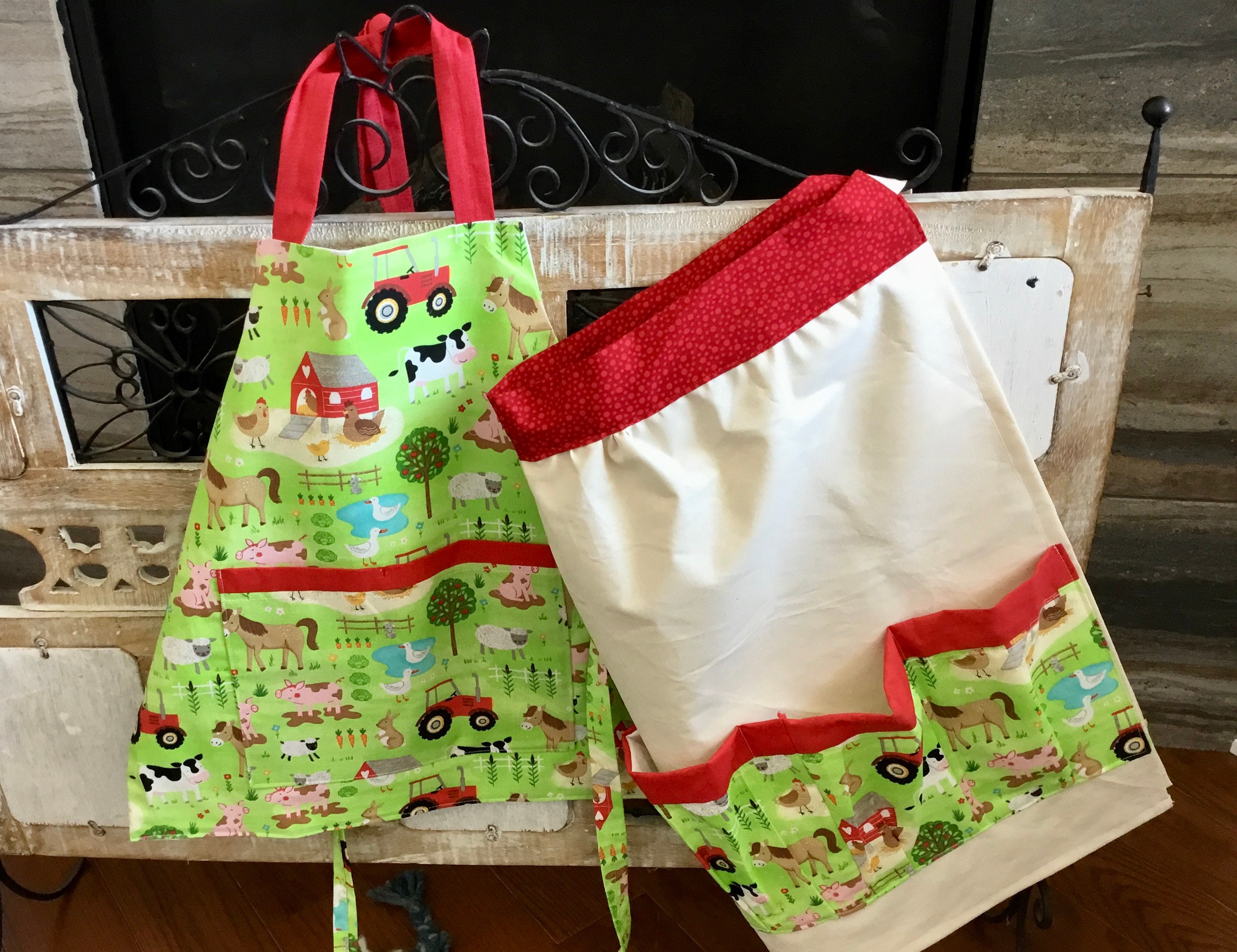 Travelwant Pig Apron Farm Animal Funny Cute Piggy Wearing Leopard Bandanna  Kitchen Chef Waitress Cook Aprons Bib with Pocket Chef Kitchen Cute Aprons