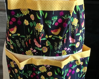 Egg Gathering Apron: Unisex Chicken Coop Harvesting Apron