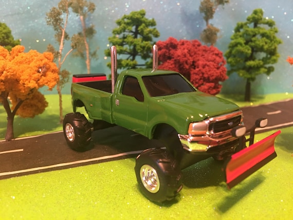 ERTL  Collect /& Play  1:64 diecast Ford F-350 Dually pickup Truck In green