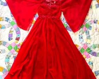 1970s Red Angel Sleeve Flowy Chiffon Dress with Appliqués, Night Dress, Boho Dress, Party Dress