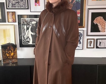 1990s Brown Wool Coat with Fur Collar and Leather Detailing, Size M