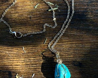 Turqouise Dyed Howlite Necklace / Turq Howlite Crystal / Howlite Jewelry / Crystal Jewelry / Wire Wrapped Crystals / Crystals