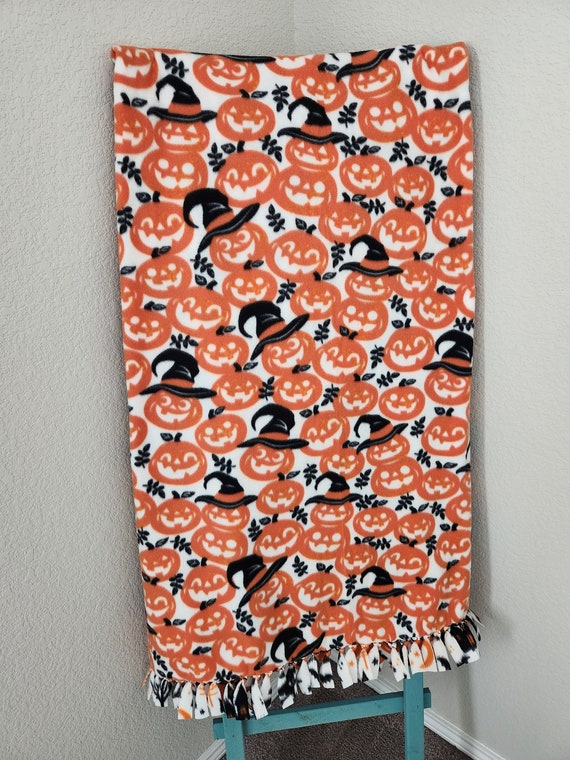 Happy Haunting Pumpkins Blanket / Pumpkin Blanket / Halloween Blanket / Halloween Gift / No Sew Blanket / Fleece Tie Blanket / Ready to Ship