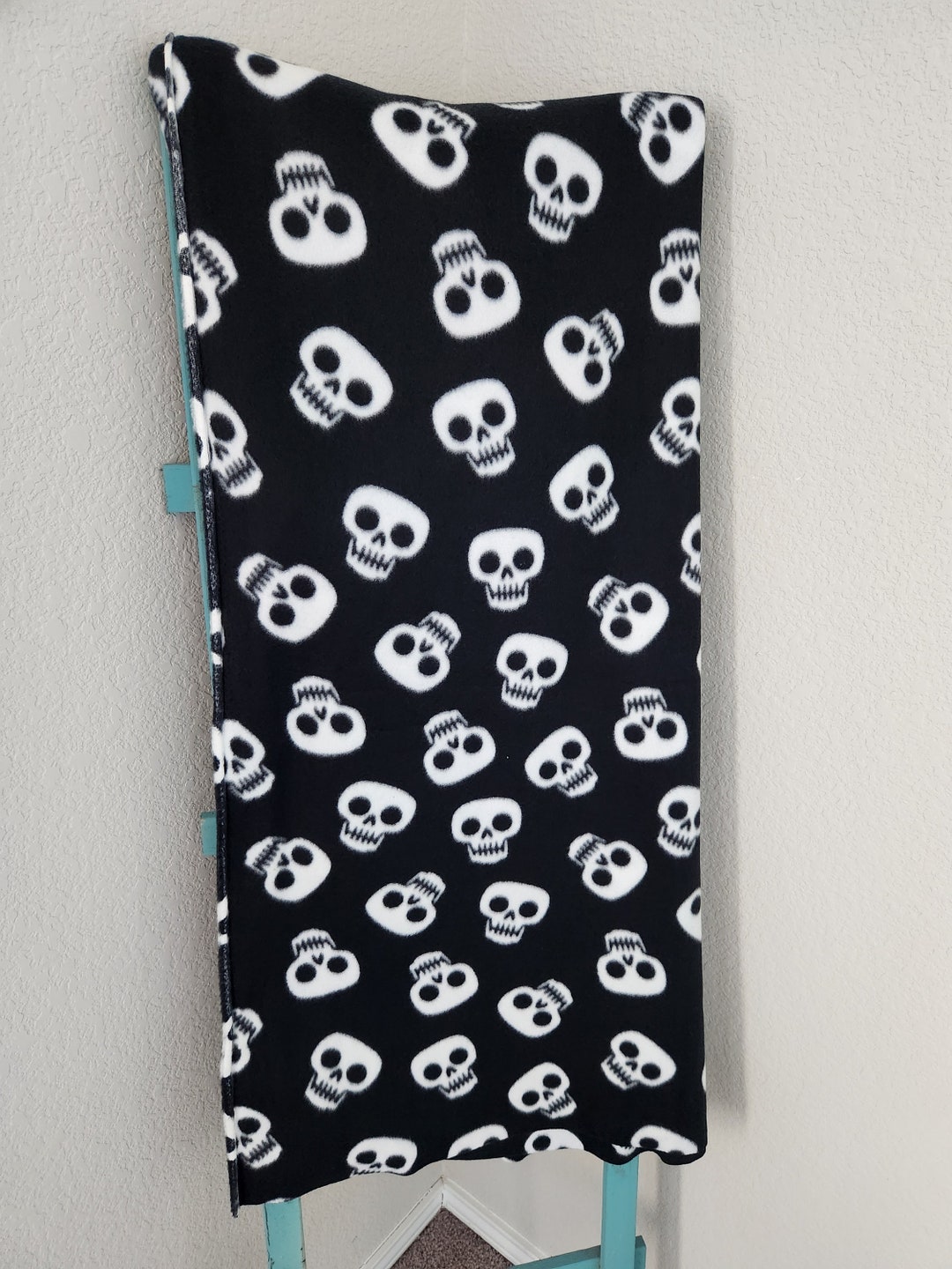 Skulls Blanket / Skulls / Halloween Blanket / Gothic Blanket / Macabre