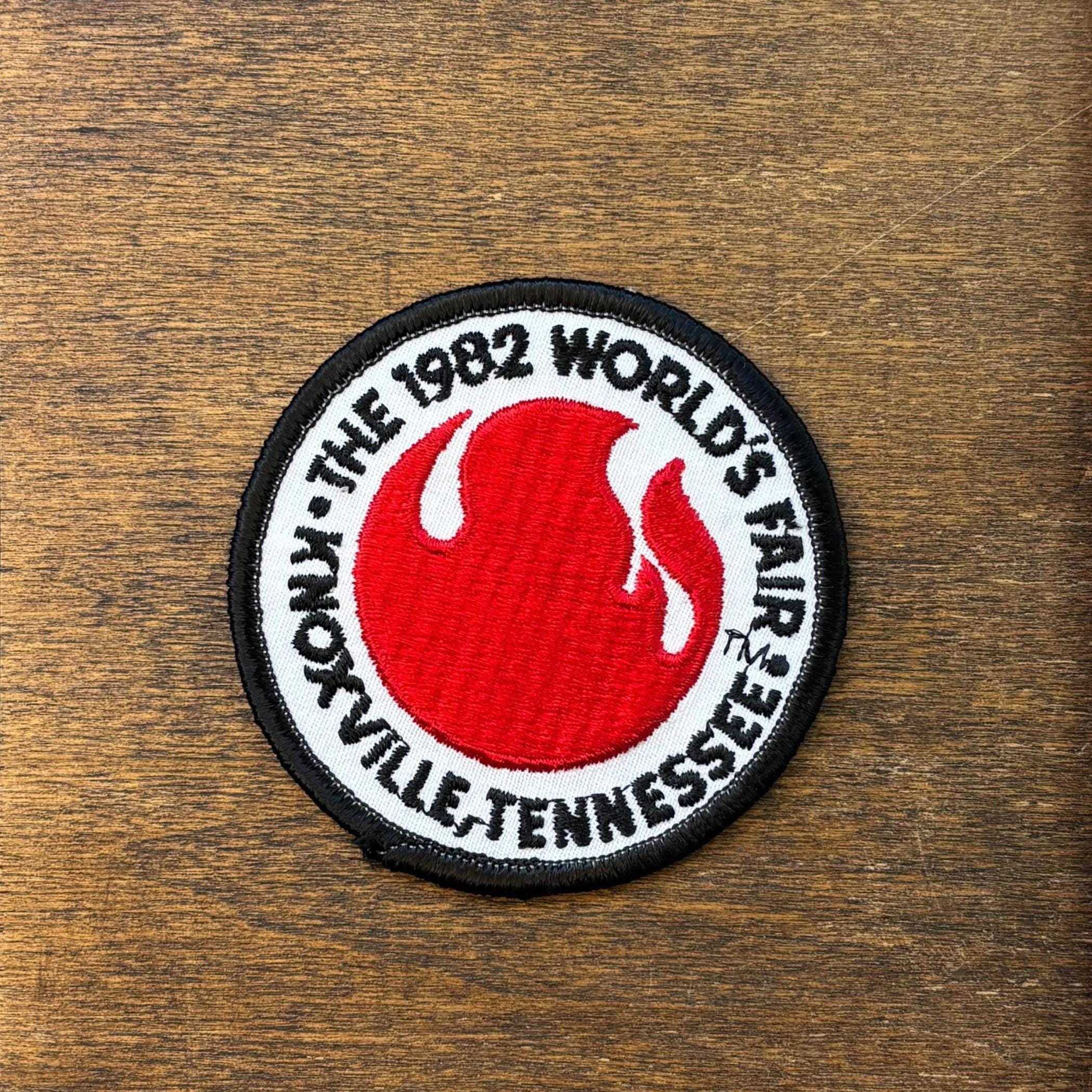 TN  ロゴブローチ The 1982 World's Fair, Knoxville, Tennessee Vintage Souvenir