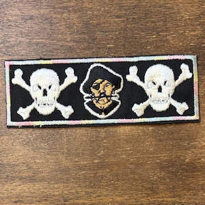 Pirat Vintage amerikansk marinblå manschettärm pirat med dödskalle och korsbensmärke