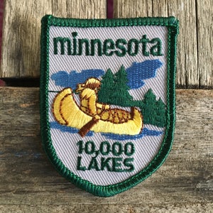 SISTA! Minnesota 10 000 Lakes Vintage Souvenir Resetygmärke av Baxter Lane