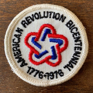 American Revolution Bicentennial Vintage Souvenir Travel Patch from Voyager (2 inches in diameter)