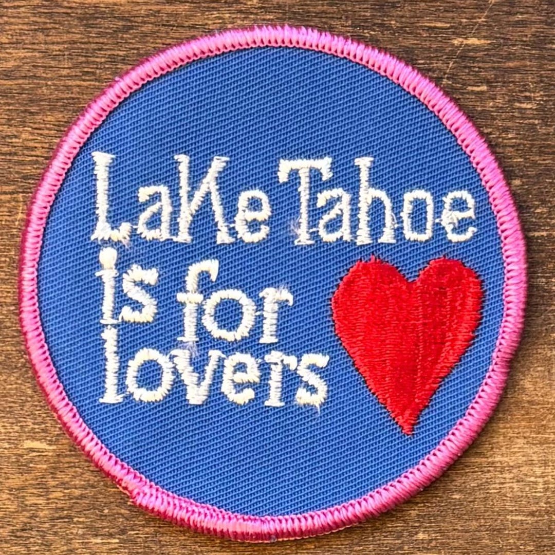 ヴィンテージ 刺繍 ワッペン 1970 1980 カリフォルニア州レイクタホ D Lake Tahoe is for Lovers Vintage Travel Souvenir Patch - Etsy