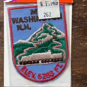 Mount Washington New Hampshire, Vintage Souvenir Travel Patch from Voyager