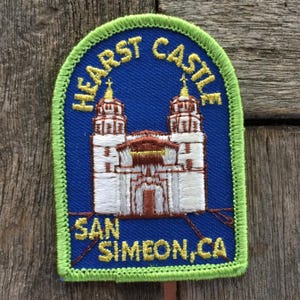 Broderad lapp med Hearst Castle, San Simeon Kalifornien, vintage resesouvenir