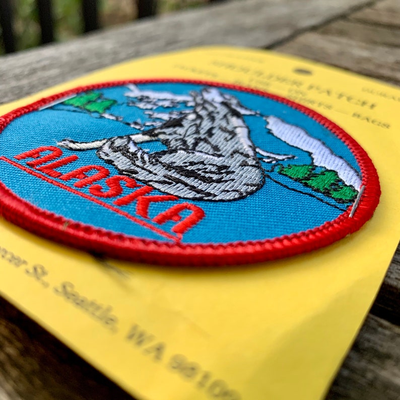 WA Alaska Denali Wolf Vintage Souvenir Travel Patch from IAAC in Seattle