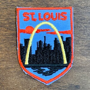 Parche de recuerdo de viaje vintage de St. Louis, Missouri, de Voyager.