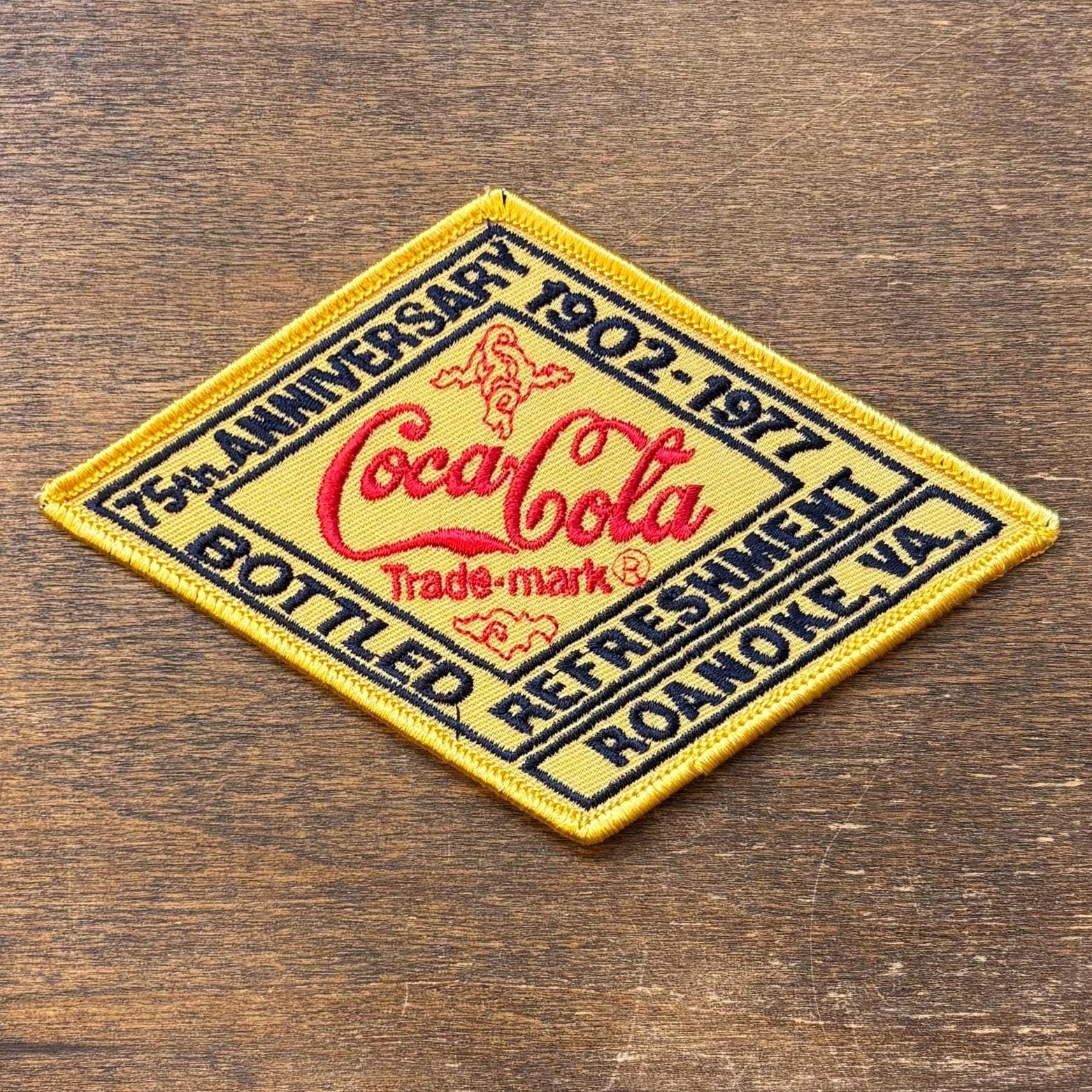 Coca-Cola 1904年 ヴィンテージ ピンバッジ Coca Cola 75th Anniversary, Roanoke, Virginia Bottling Vintage
