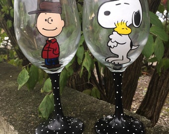 Conjunto de taças de vinho inspirado em Charlie Brown e Snoopy