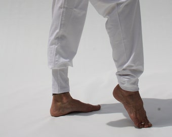 Pantalón de Yoga premium para Fitness, Pilates, ejercicio y meditación. Tejido natural, suave al tacto y  resistente. Super Cómodo, versátil